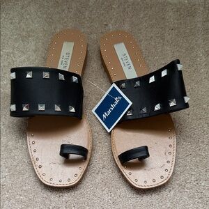 NWT. Steve Madden Black Studded Toe-Loop Slide Sandals